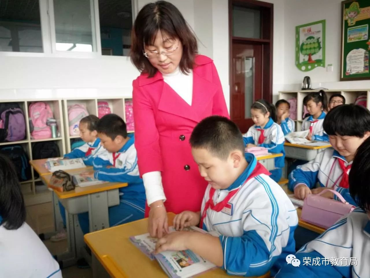 身边的好老师市第二实验小学肖华丽用心种桃李用爱撷芬芳