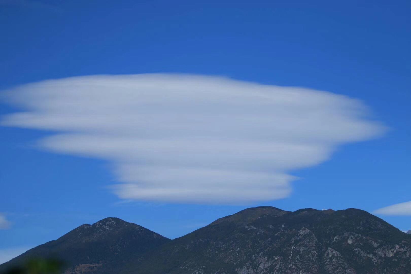 麗江上空驚現祥雲,已經快要被玩壞了