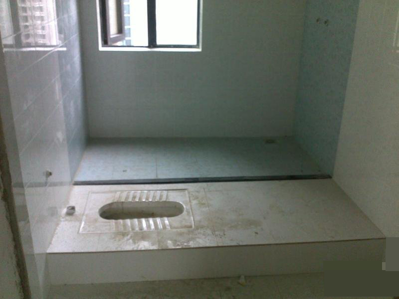 师傅说家里的卫生间如果是下沉式的,就不需要砌地台