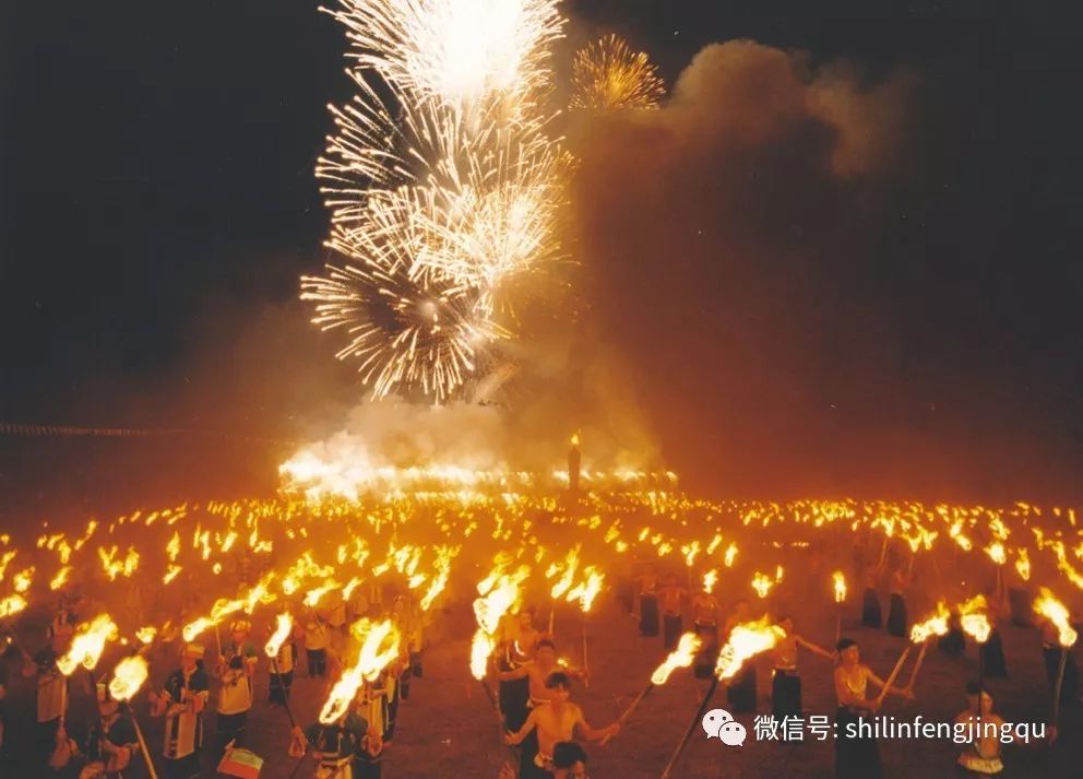 火把节狂欢夜(杨新民摄)