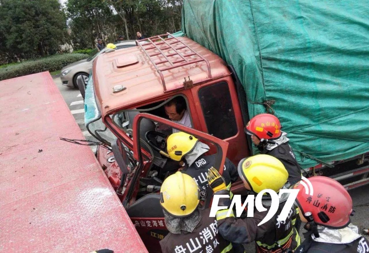 舟山昨天发生一起车祸图片