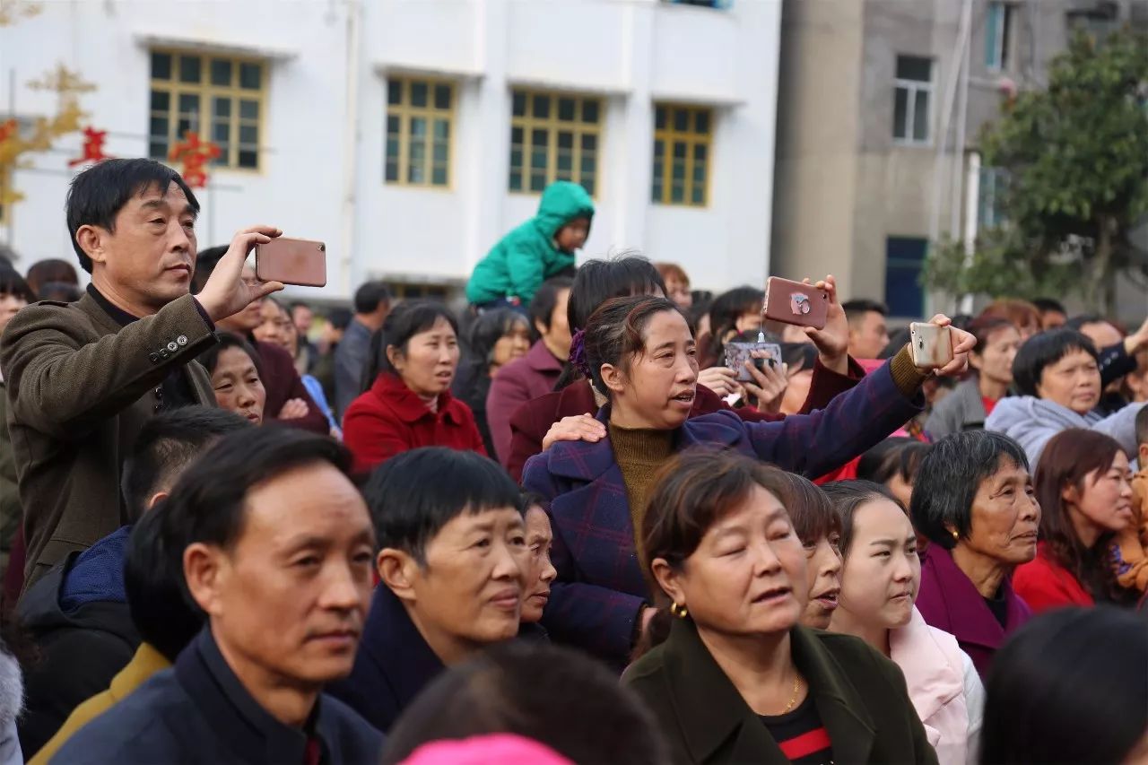 长阳贺家坪覃春钰图片