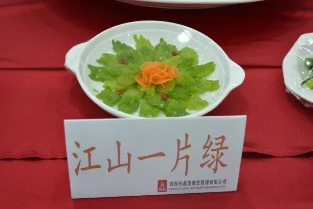 菜名也很有創意呢~可愛的美食~看得小勤脂肪與味蕾都在激動地顫抖~一