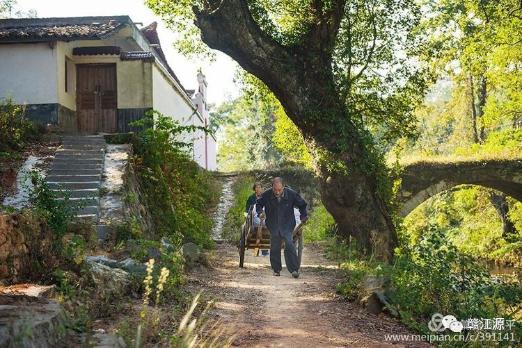 如今,丹溪村的裔孙已分布于县内县外及全国各地,仍居住于此的村民隐于