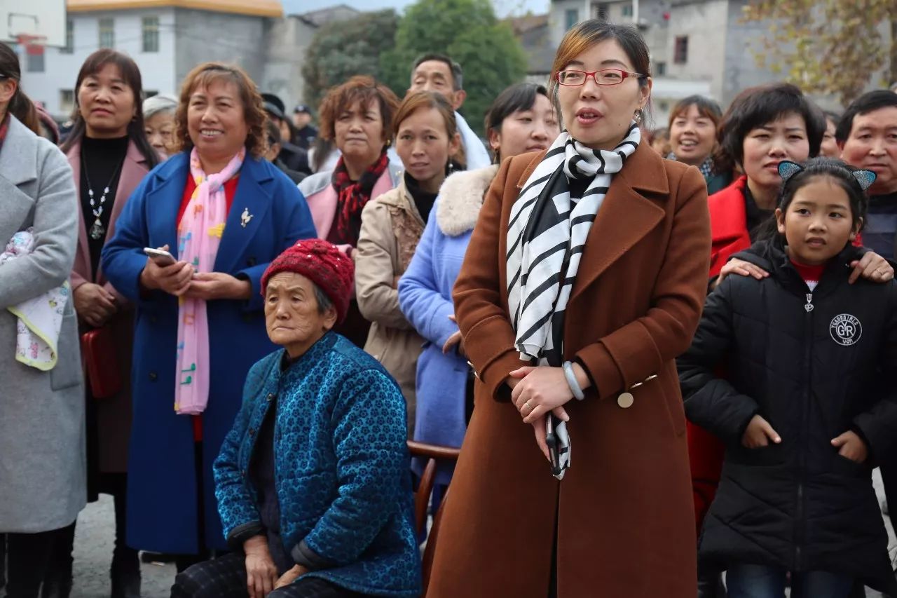 长阳贺家坪覃春玉图片