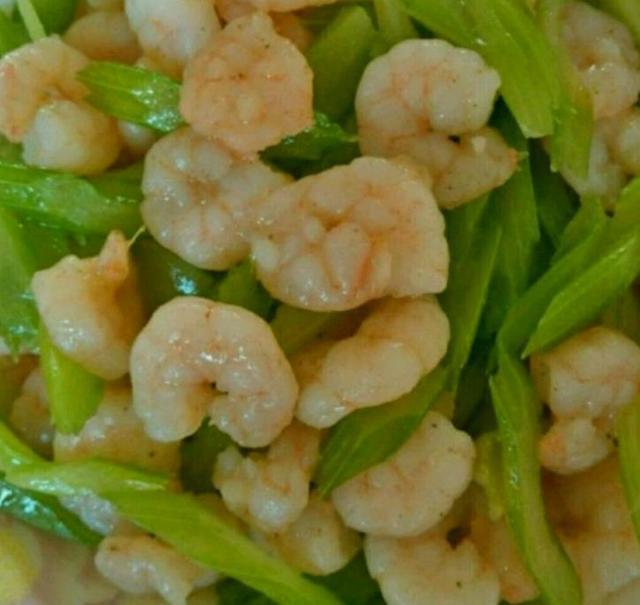湖北美食:虾仁炒芹菜,清爽的虾仁芹菜,很好看哦!