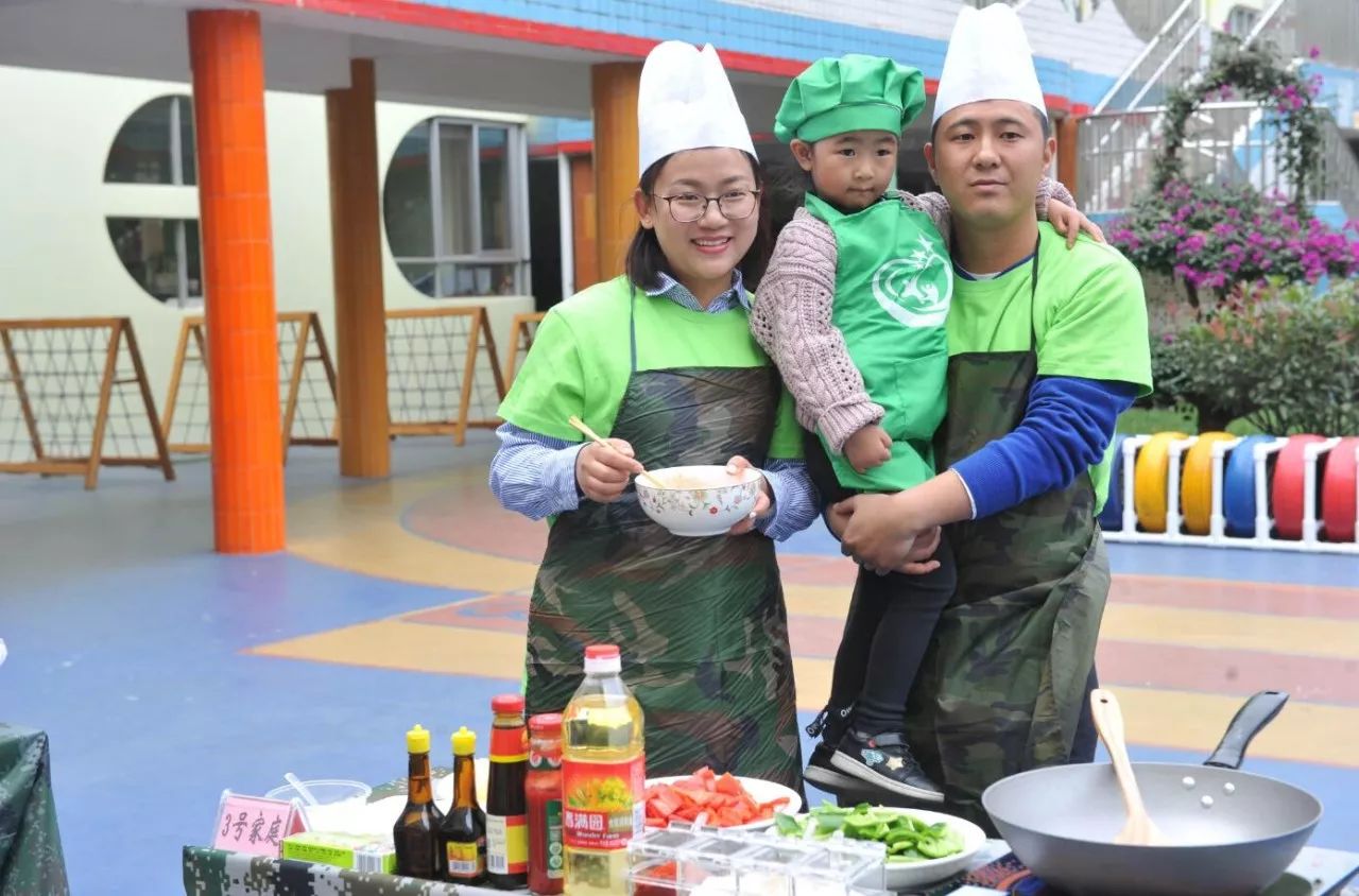 娃娃下河撈蝦,爸媽現場烹飪!78300部隊機關幼兒園廚藝大賽鮮味足!