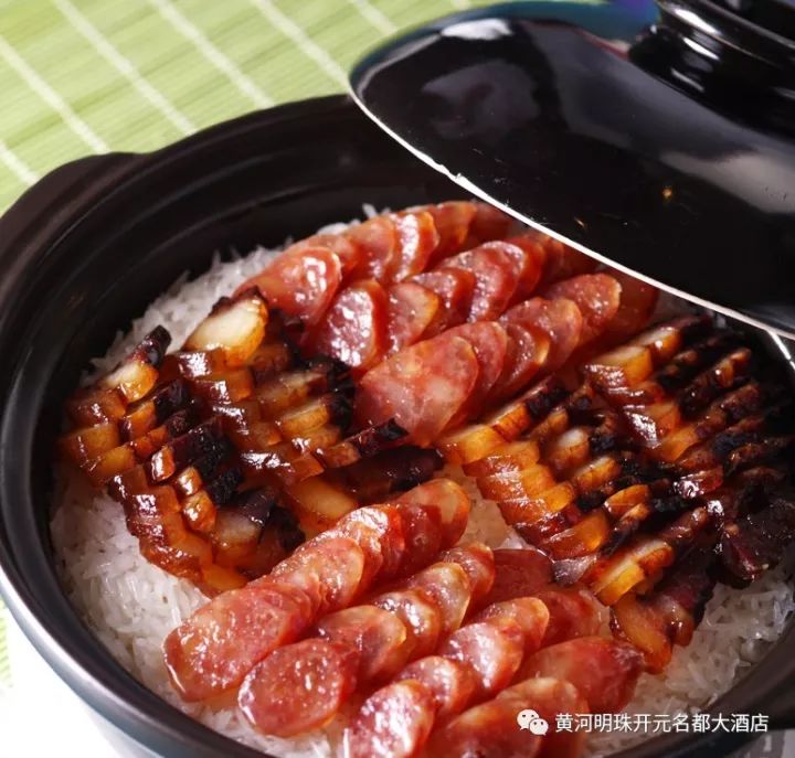 西湖牛肉羹 臘味煲仔飯 水果拼盤黑椒牛仔粒 蒜蓉蒸娃娃菜蔬菜沙拉