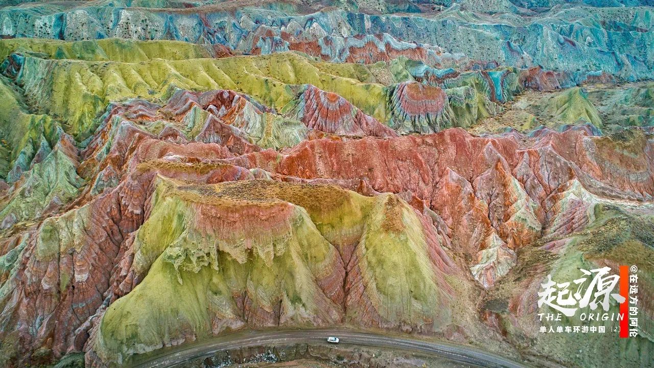 而與土林不同的是,它們屬於岩溶喀斯特地貌,主要受洪水沖刷所影響,時