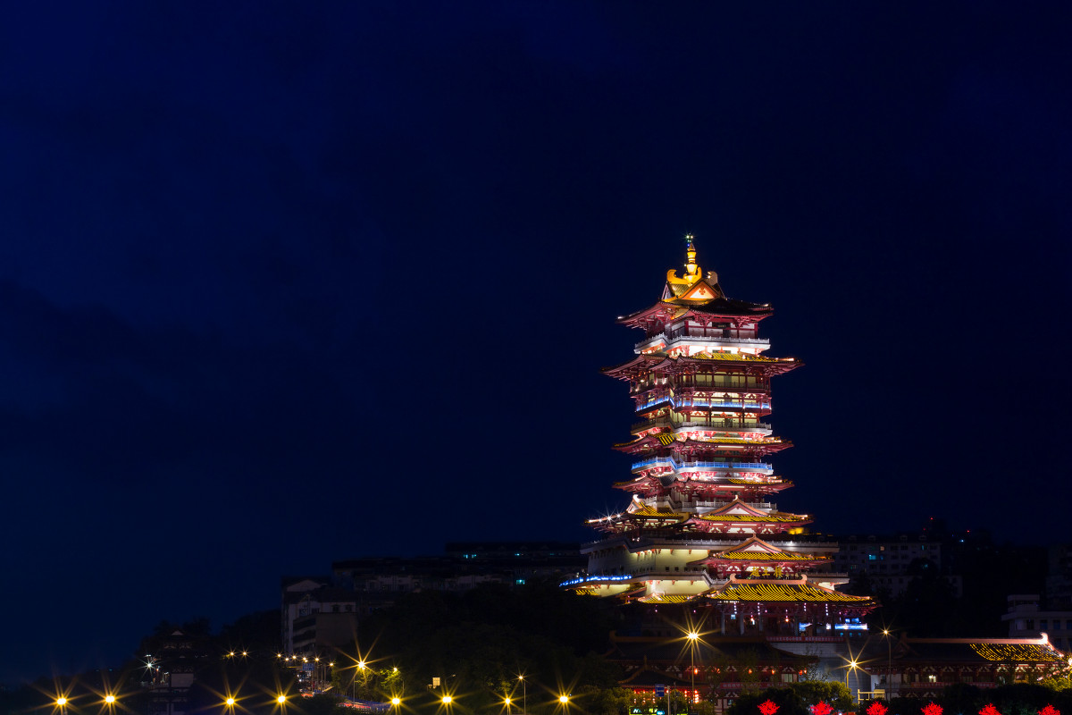 仙海:不過越王樓夜景的確不簡單~富樂山:找個時間來看看,叫的得意的!