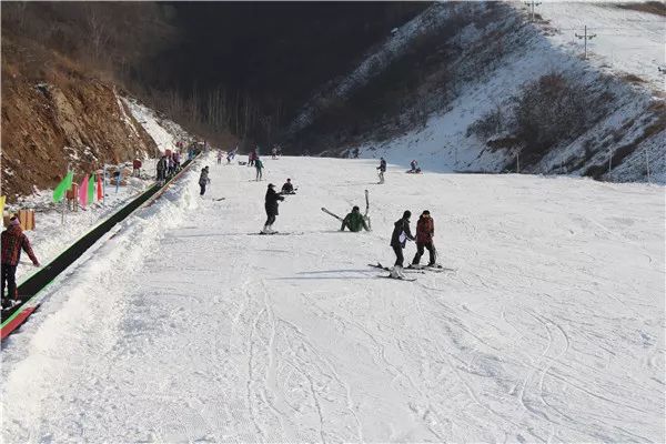 周末来西部长青乐享世外桃源般的美景体验激情滑雪的乐趣约不