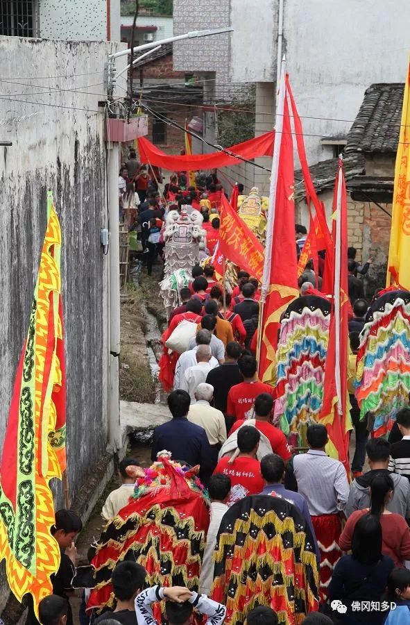 今日佛冈千人"接三王,清远钟氏150辆车到场祝贺!