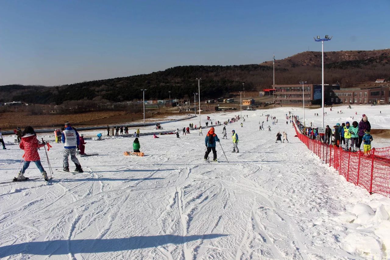 怪坡滑雪场雪道图片