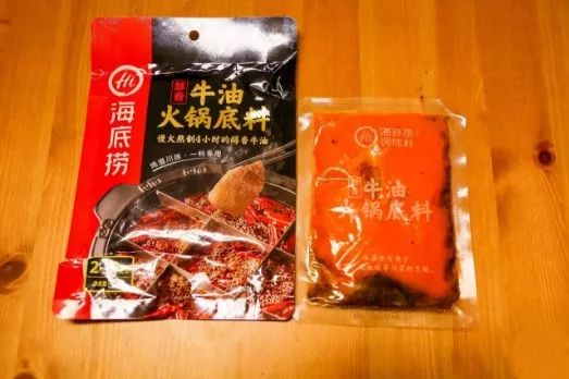 適合人群:不吃辣不怕鹹的海底撈火鍋底料算得上底料裡的一股清流,這款