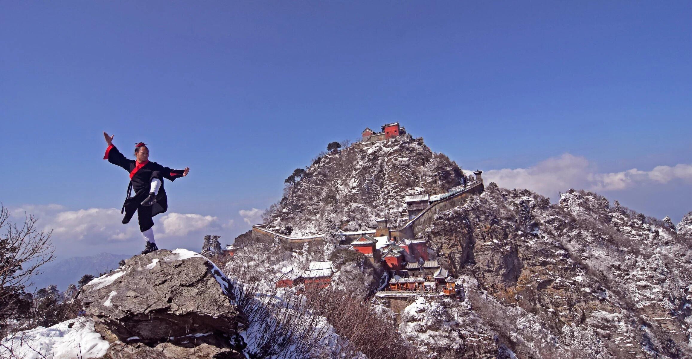 武当山金顶雪景图片