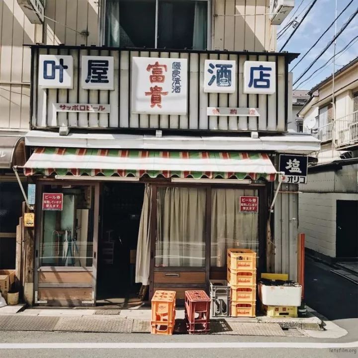 英國攝影師鏡頭下的日本街頭