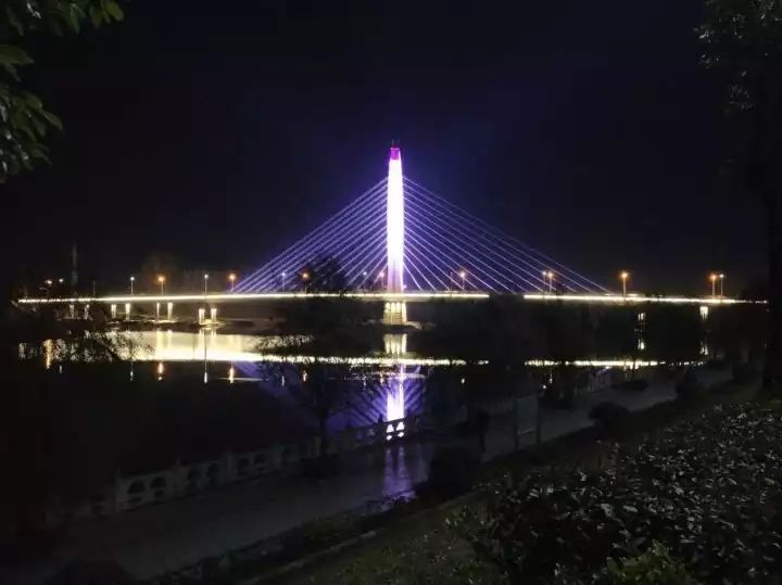 亮了亮了…潢川新地标彩虹桥点亮,惊艳了这个夜晚!