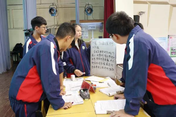 王新林桂林市第十九中學 蔡祺琪重慶市梁平紅旗中學 程紅輝常