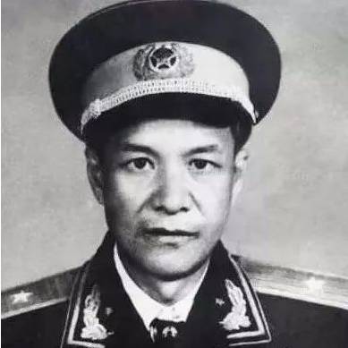其中的父亲, 就是开国少将,时任广州军区副司令员的江燮元,第三个儿子