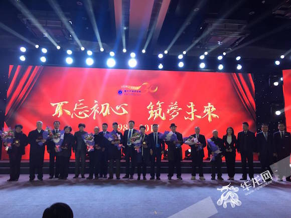 重庆律师收入_重庆市律师协会成立30周年全市律师总数达到9247人