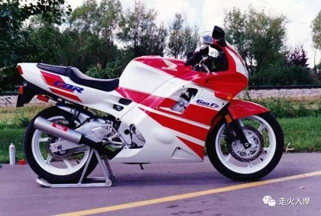 90年代公路赛摩托车图片