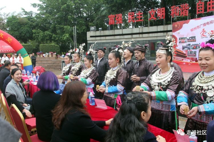 三江县福禄村岑胖屯村民表演原生态节目《敬酒歌》