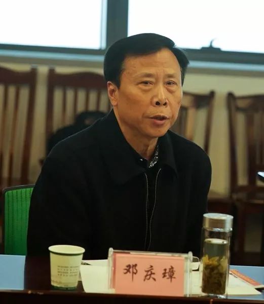 泰州京剧票友协会会长,原泰州人大常委会副秘书长邓庆璋泰州市文化馆