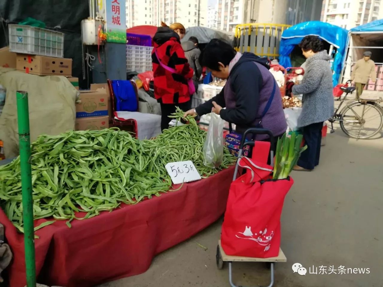 該批發市場是濟南市東部最大的食用農產品綜合批發市場,有農產品批發