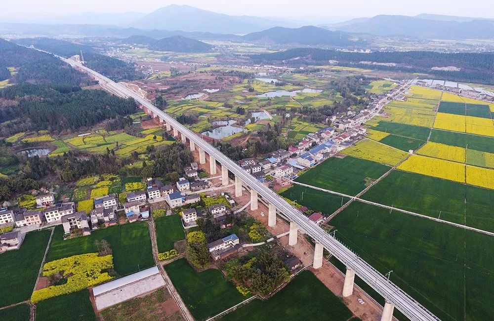 西成高鐵開通倒計時在彭州車廂感受彭州魅力