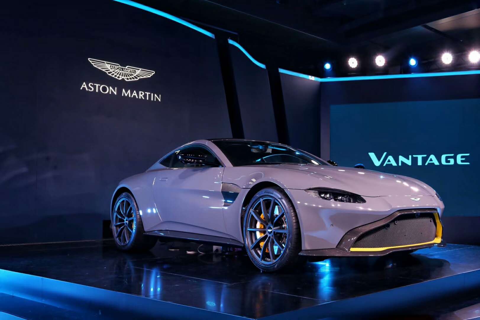 阿斯顿马丁vantage2020图片