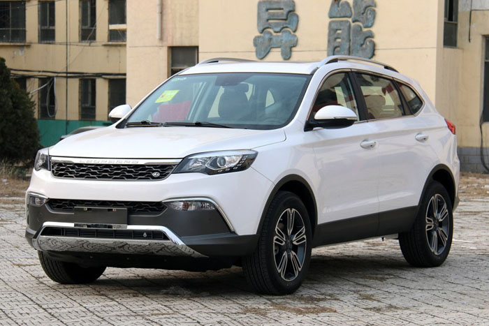 猎豹cs10定位于紧凑型suv,售价8.98-14.68万,这个价格还算亲民吧.