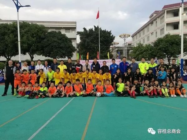 会员公益企业冠名助圃小足球蓬勃发展容桂小黄圃小学德怡杯校园足球赛