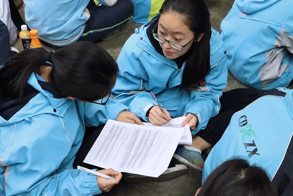 成都市玉林中学芳草校区学生参加行动起来向青春零艾滋迈进活动