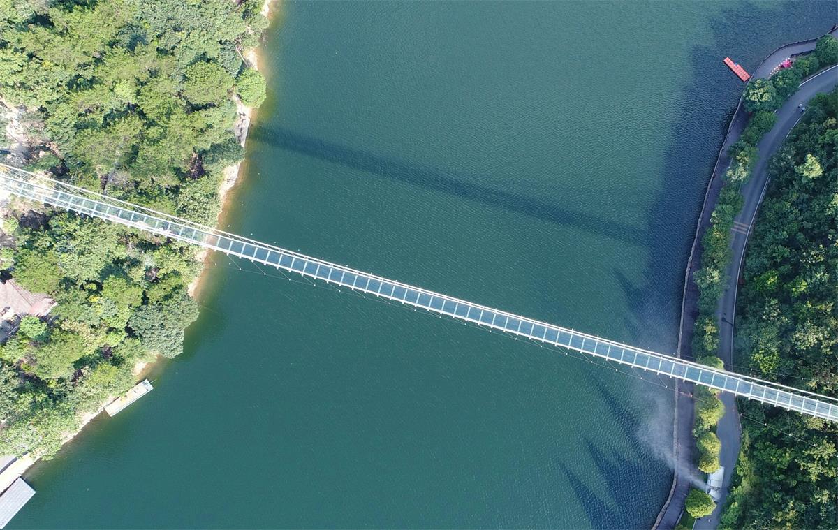 石龙湖玻璃桥图片