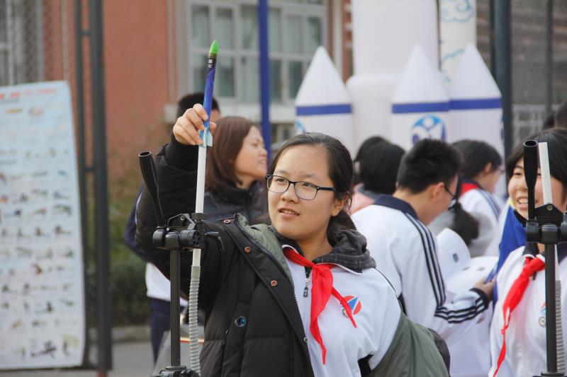 北京航天中学校服图片