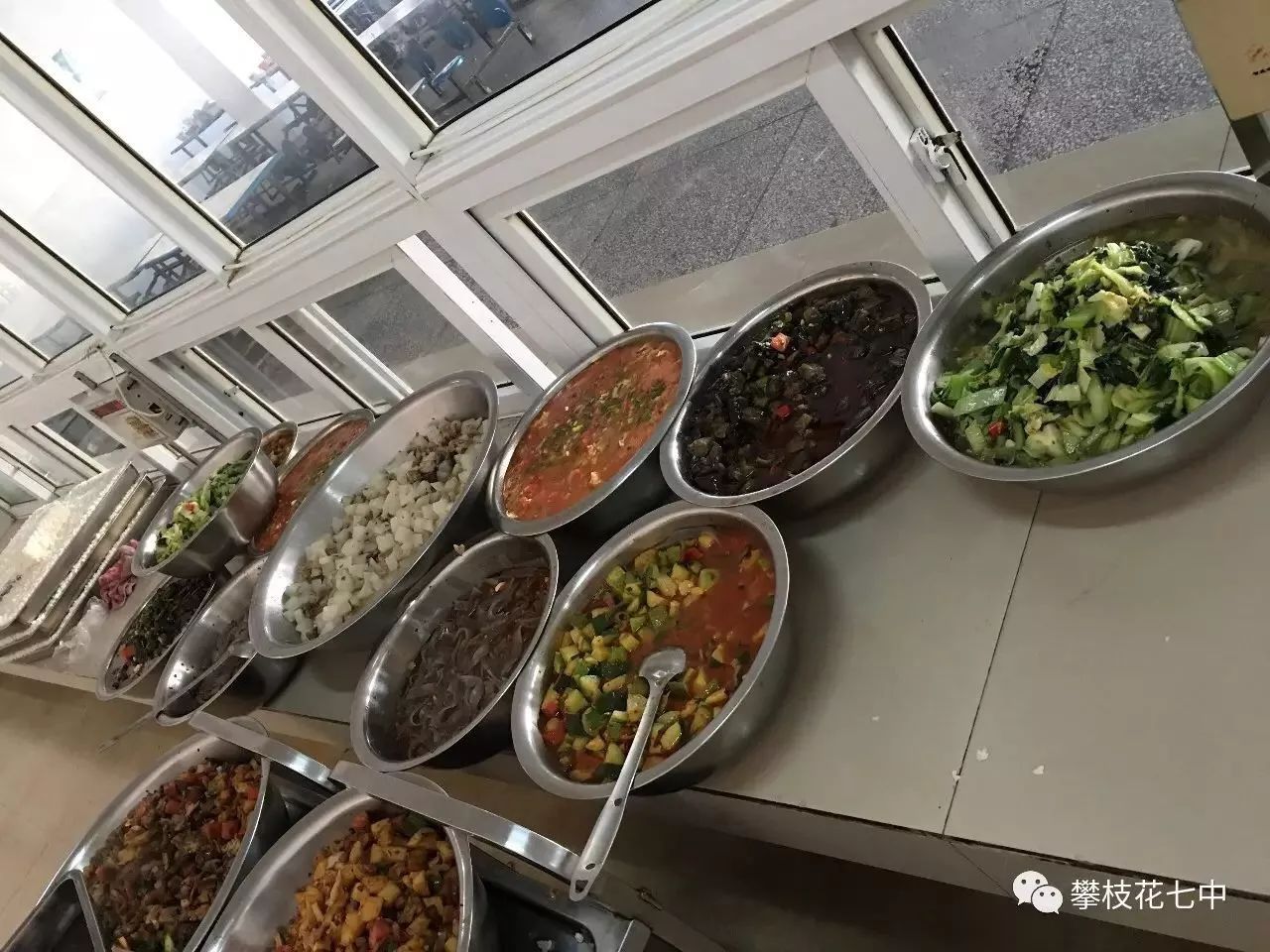 淄博七中食堂图片
