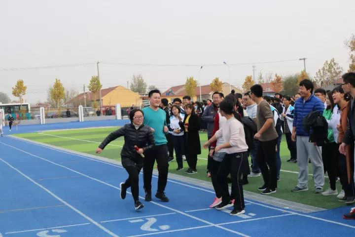 山师大平度高级实验中学:成功举行"运动青春,魅力华阳"师生接力比赛