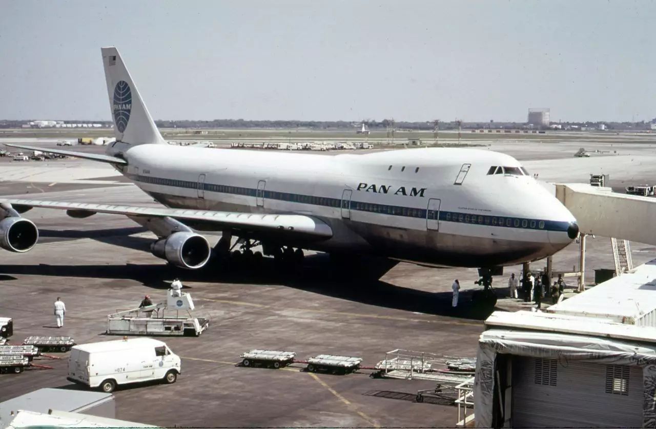 1966年4月,泛美航空订购了25架波音747