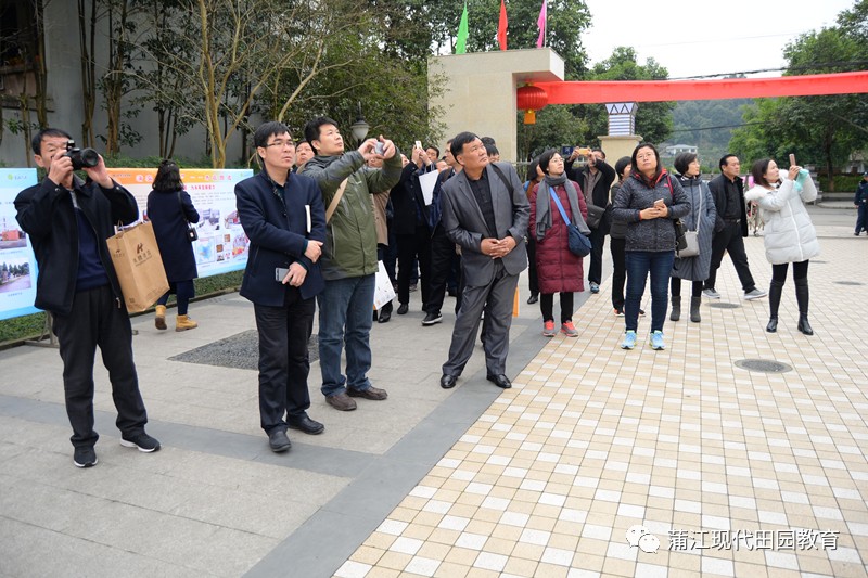 河北省邯郸市教育考察团莅临蒲江中学实验学校考察