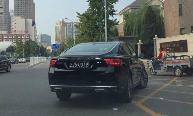 使館車牌號碼和一般家用車的也不一樣,