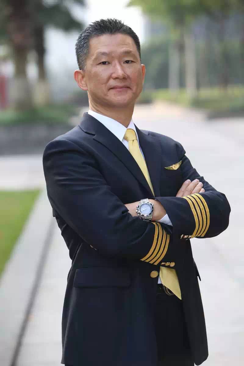 不容易啊老外机长们来中国大家也都是有故事的人