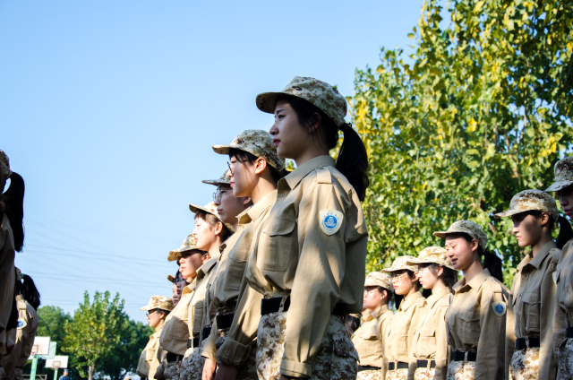 温州商学院军训服装图片