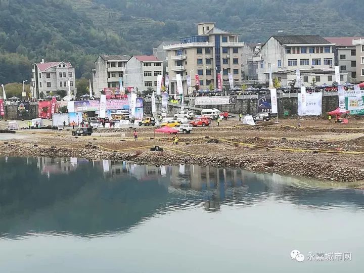 汽车 正文今天上午,阴雨连连,在碧莲镇石湖村溪滩上演了一场惊心动魄