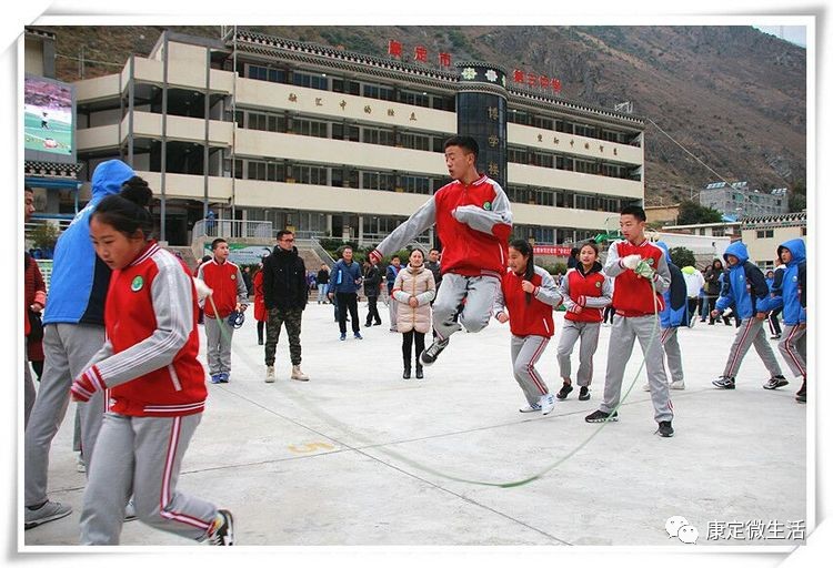 展运动魅力康定市第三中学冬季运动会