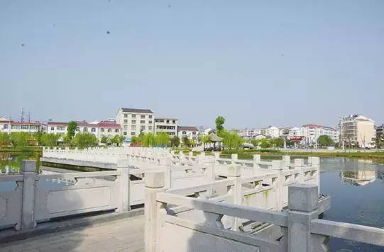 南阜公園在崇仁,有一種美景,叫子正公園.公園內橋上觀景,樓上亦觀景.