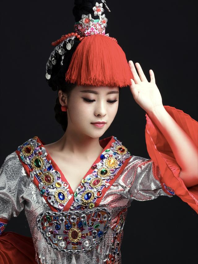 仡佬族服饰 少女图片