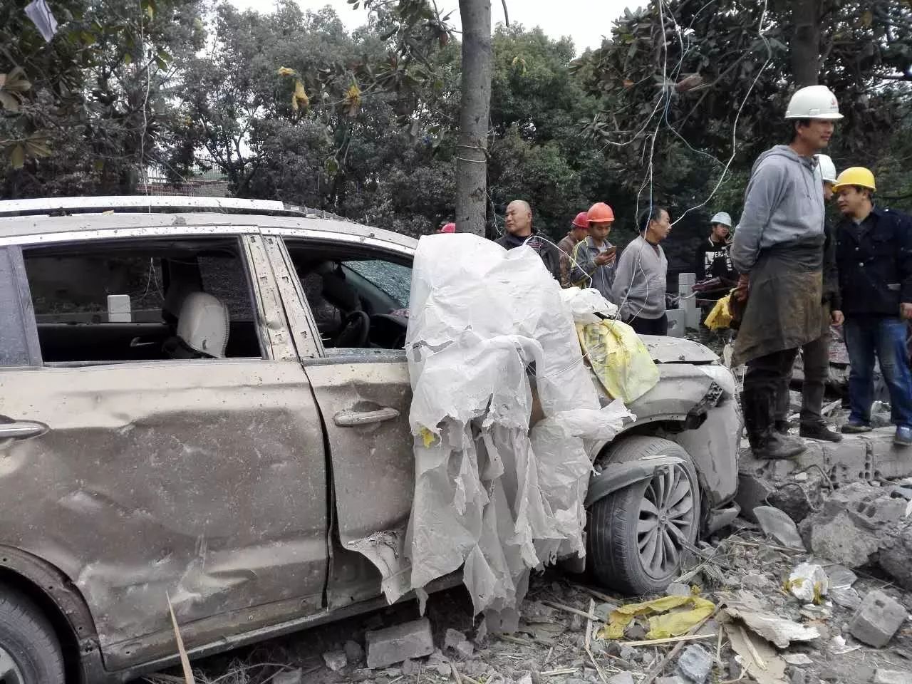 宁波江北区突发爆炸,现场一片狼藉