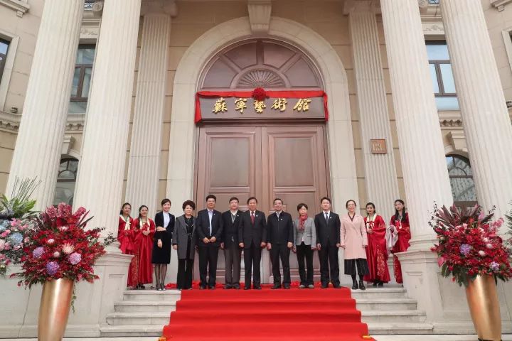 位于上海市普陀区苏宁天御国际广场的苏宁艺术馆举办了"博古观今 翰墨