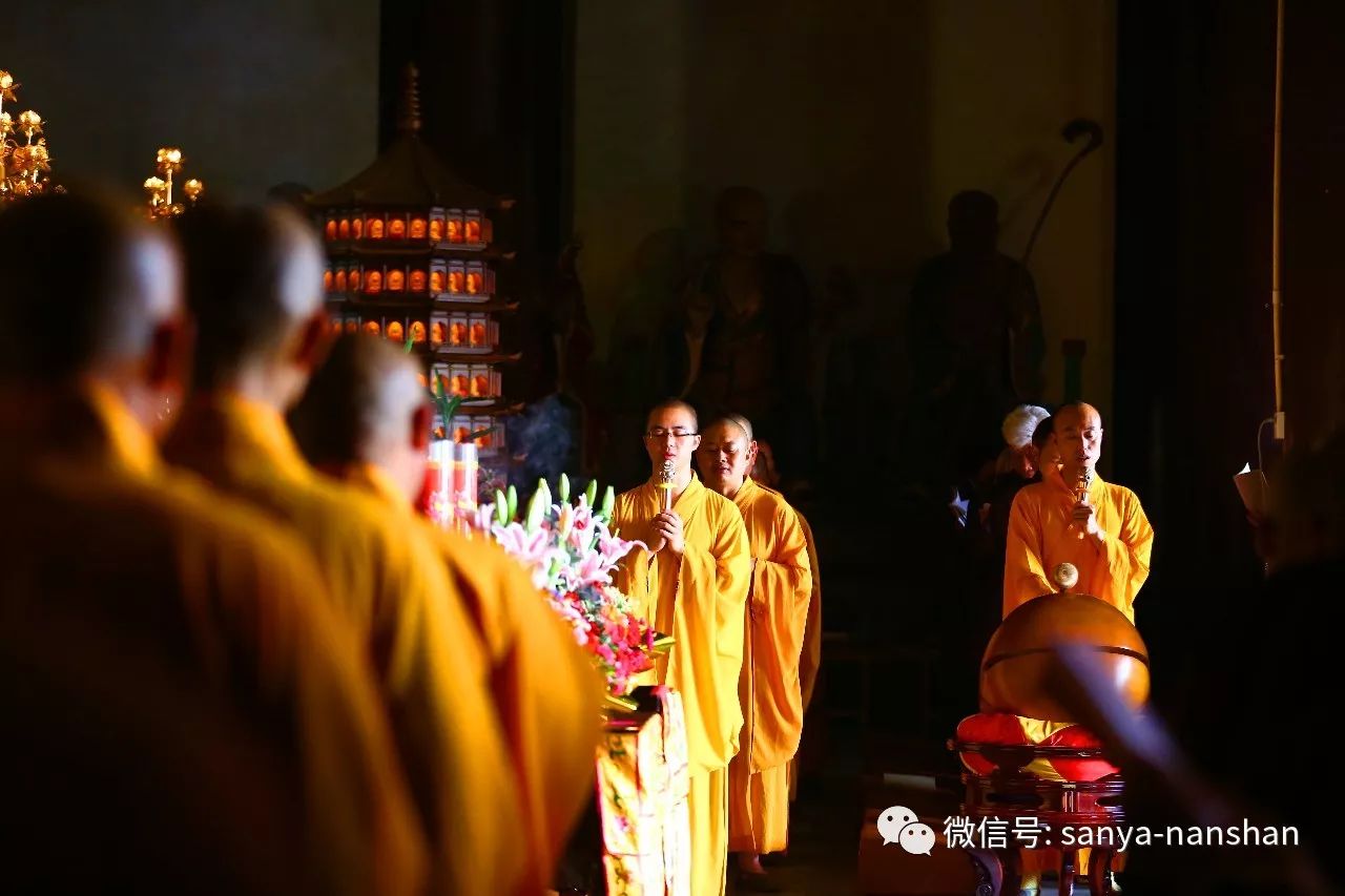 資料圖:南山寺佛七祈福法會為紀念佛教中阿彌陀佛聖誕,三亞南山寺全體