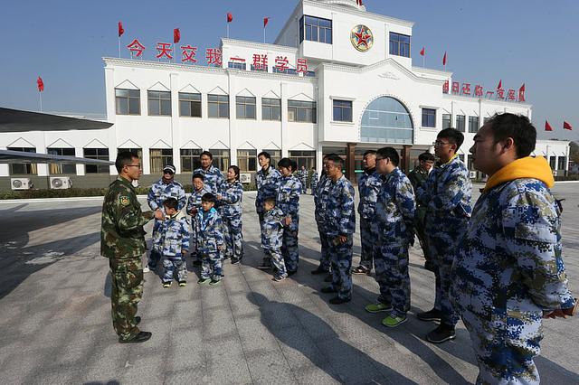 讴歌·悦享周末开启军营之旅 射击投弹不含糊